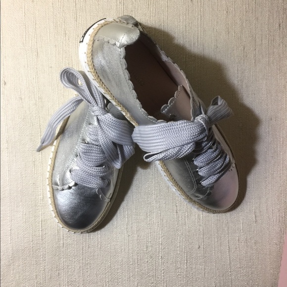 Kate Spade Lena Silver Metallic Sneaker. - Picture 2 of 14